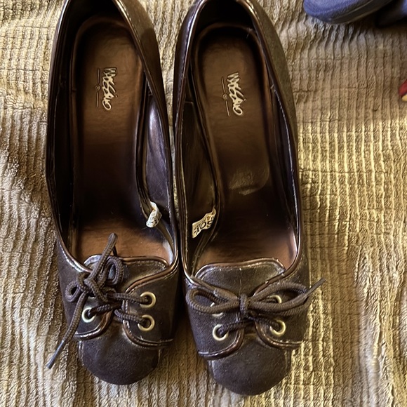 Massimo 7.5 M LIKE NEW. suede high heel pump with lacing on toe. 7.5 m - Picture 1 of 4